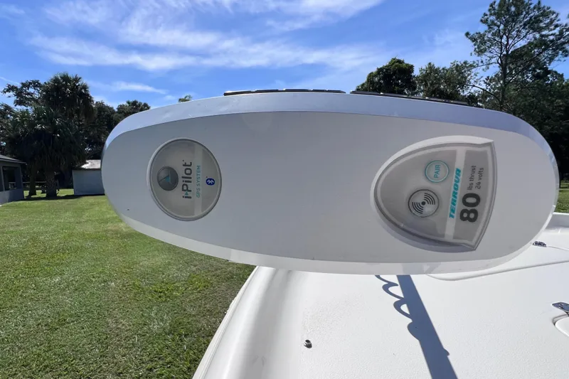 Slide: The Image of 2020 Key West 230 Bay Reef with iPilot GPS system on a sunny day. - 41