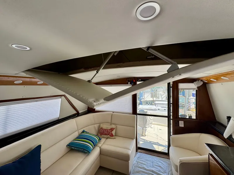 Slide: The Image of Bertram 37 Convertible 1987 - 15