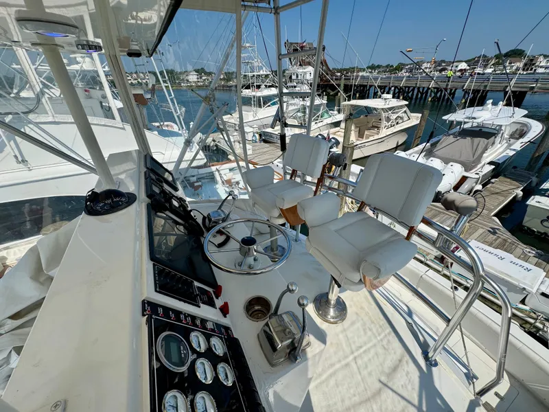 Slide: The Image of Bertram 37 Convertible 1987 - 6