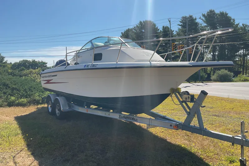 The Image of 1999 Hydra-Sports 230 SEA HOURSE WA boat on trailer, parked outdoors. - 2