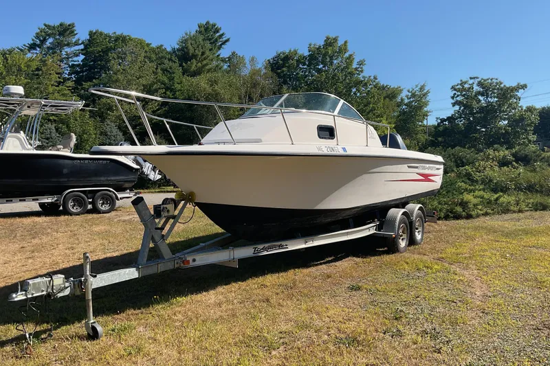 Slide: The Image of 1999 Hydra-Sports 230 SEA HOURSE WA boat on trailer, parked on grass. - 4