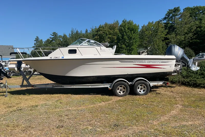 Slide: The Image of 1999 Hydra-Sports 230 SEA HORSE WA boat on trailer, parked on grass. - 5