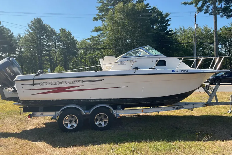 Slide: The Image of 1999 Hydra-Sports 230 SEA HOURSE WA boat on trailer, parked on grass. - 9