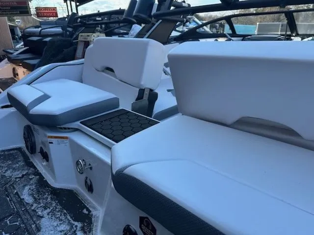 Slide: The Image of Scarab 215 Wake ID 2024 - 16