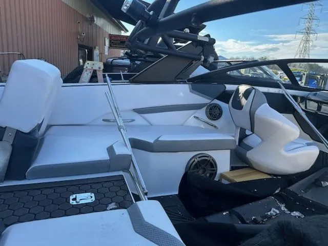 Slide: The Image of Scarab 215 Wake ID 2024 - 17