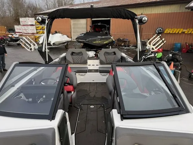 Slide: The Image of Scarab 235 LX Wake 2025 - 15