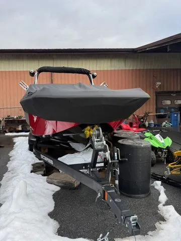 Slide: The Image of Scarab 235 LX Wake 2025 - 40