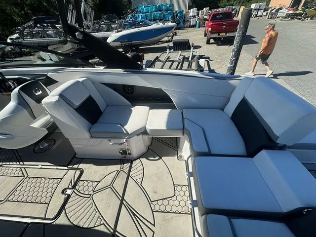 Slide: The Image of Scarab 255 LX 2018 - 11