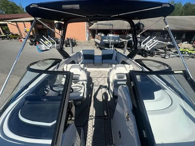 Slide: The Image of Scarab 255 LX 2018 - 15