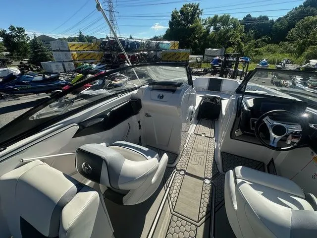 Slide: The Image of Scarab 255 LX 2018 - 18