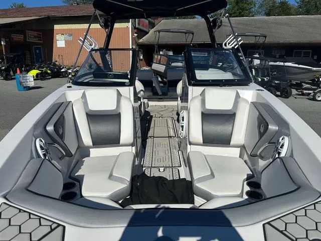 Slide: The Image of Scarab 255 LX 2018 - 21