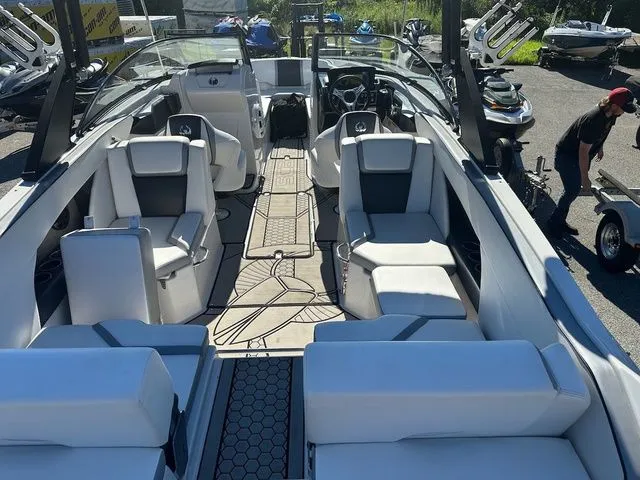 Slide: The Image of Scarab 255 LX 2018 - 9