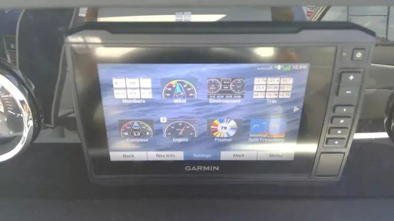 Slide: The Image of Crownline Boats E255 2021 - 18