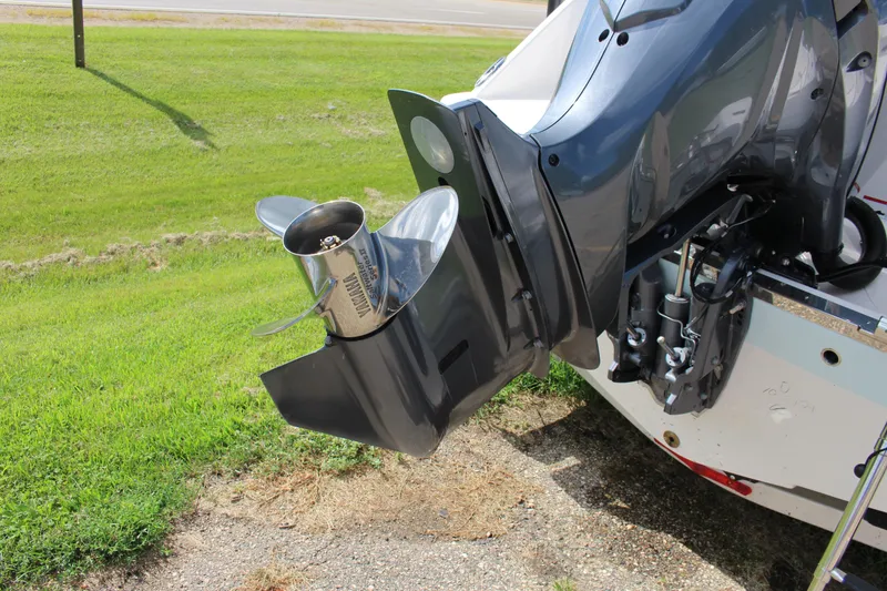 Slide: The Image of 2023 Robalo R222 Center Console boat engine with Yamaha propeller on grassy background. - 21