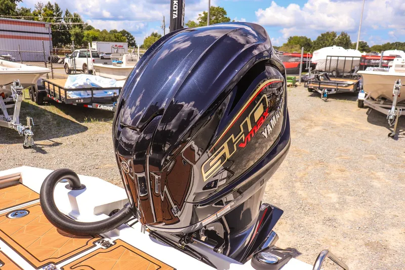 Slide: The Image of Yamaha VMAX SHO outboard motor on Avid 23 Fusion boat, 2026 model, in a sunny outdoor setting. - 21