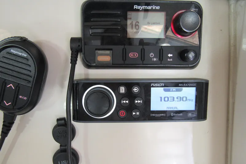 Slide: The Image of Raymarine and Fusion marine electronics on 2019 Boston Whaler 270 Dauntless. - 15