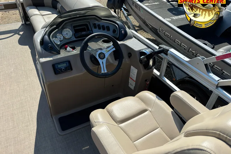 Slide: The Image of 2023 Sun Tracker SportFish 20 DLX boat interior with steering console and seating. - 7