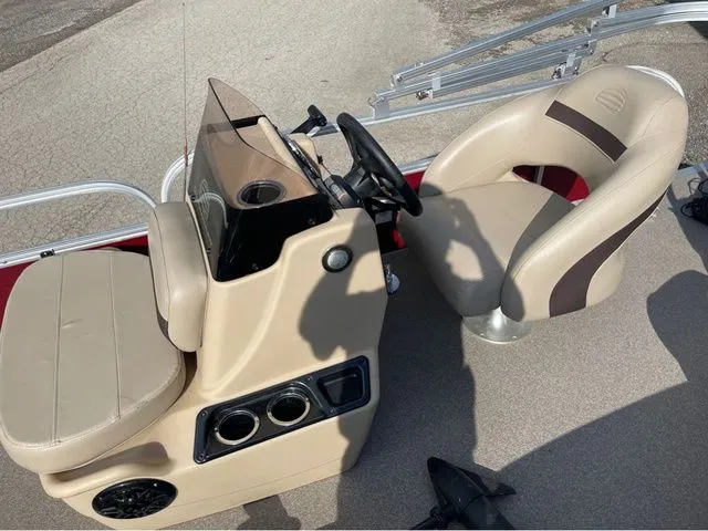 Slide: The Image of Sun Tracker Bass Buggy 18 DLX 2018 - 11