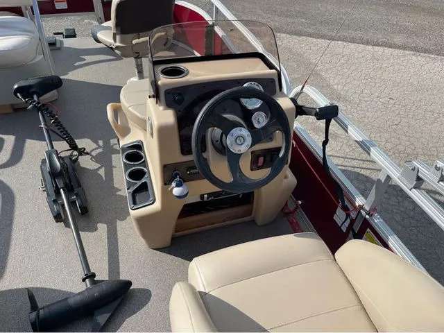 Slide: The Image of Sun Tracker Bass Buggy 18 DLX 2018 - 12