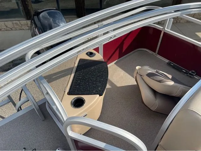 Slide: The Image of Sun Tracker Bass Buggy 18 DLX 2018 - 13