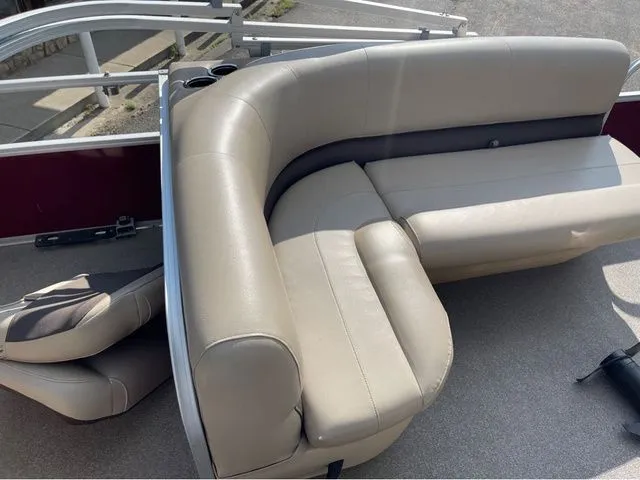 Slide: The Image of Sun Tracker Bass Buggy 18 DLX 2018 - 14