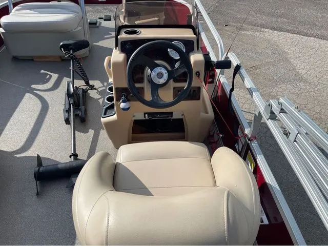 Slide: The Image of Sun Tracker Bass Buggy 18 DLX 2018 - 15