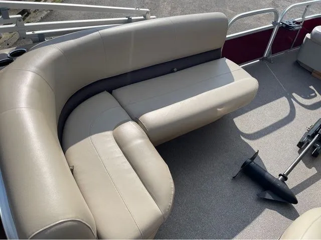 Slide: The Image of Sun Tracker Bass Buggy 18 DLX 2018 - 16