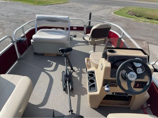 Slide: The Image of Sun Tracker Bass Buggy 18 DLX 2018 - 17