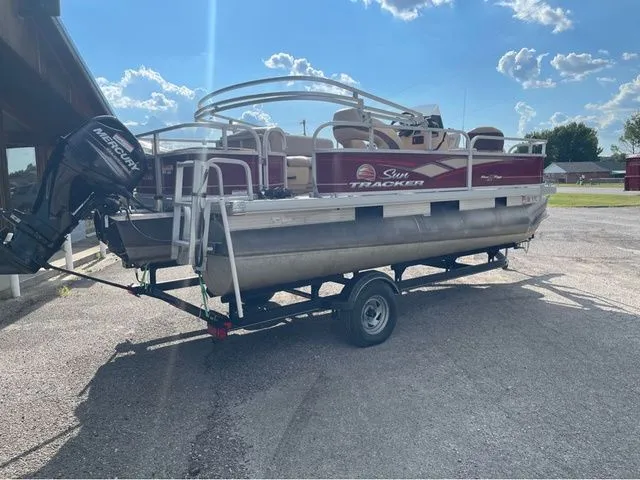 Slide: The Image of Sun Tracker Bass Buggy 18 DLX 2018 - 3