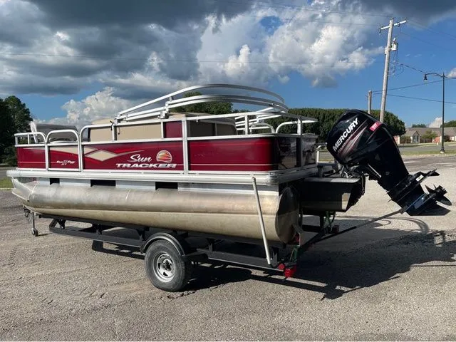 Slide: The Image of Sun Tracker Bass Buggy 18 DLX 2018 - 4