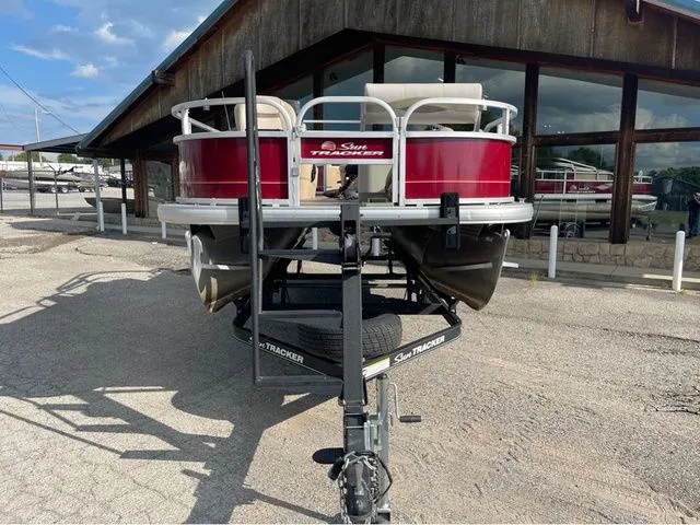 Slide: The Image of Sun Tracker Bass Buggy 18 DLX 2018 - 6