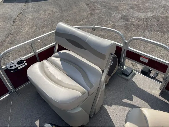 Slide: The Image of Sun Tracker Bass Buggy 18 DLX 2018 - 9