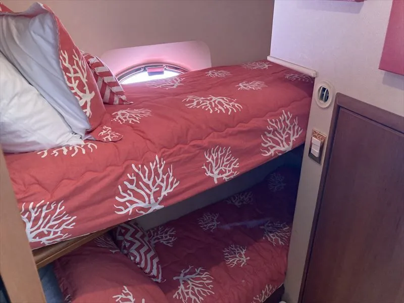 Slide: The Image of Silverton 48 Convertible 2004 - 18