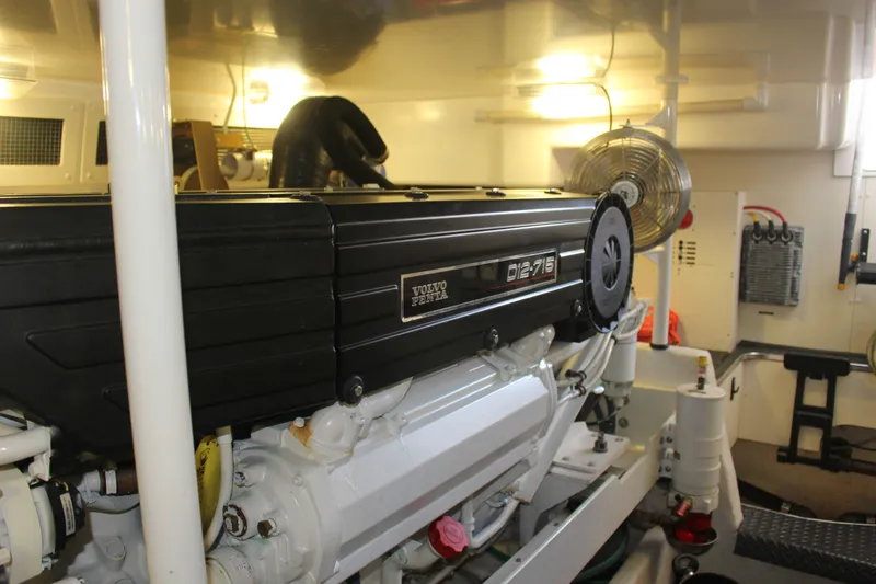 Slide: The Image of Starboard main engine - 22