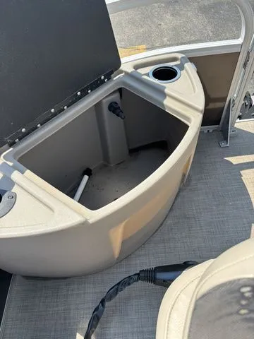 Slide: The Image of Sun Tracker FB 24XP3 / Mercury 200 2021 - 12