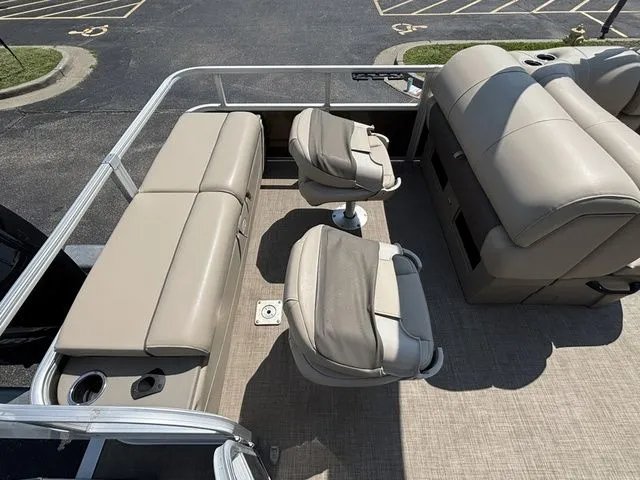 Slide: The Image of Sun Tracker FB 24XP3 / Mercury 200 2021 - 24