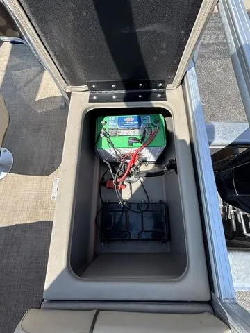 Slide: The Image of Sun Tracker FB 24XP3 / Mercury 200 2021 - 25