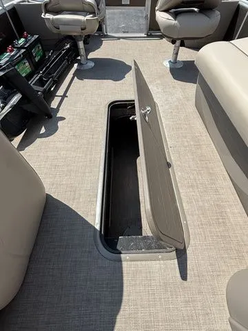 Slide: The Image of Sun Tracker FB 24XP3 / Mercury 200 2021 - 30