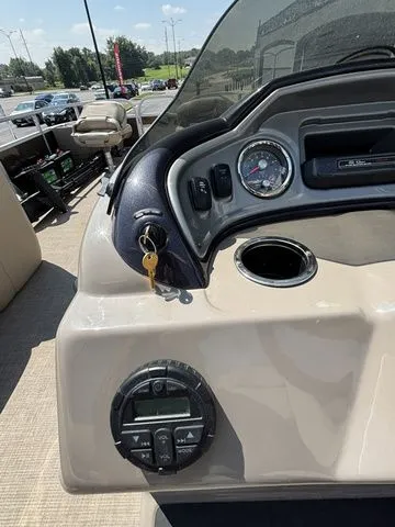 Slide: The Image of Sun Tracker FB 24XP3 / Mercury 200 2021 - 34