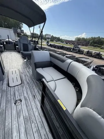 Slide: The Image of Veranda VR22RC XL 2026 - 11