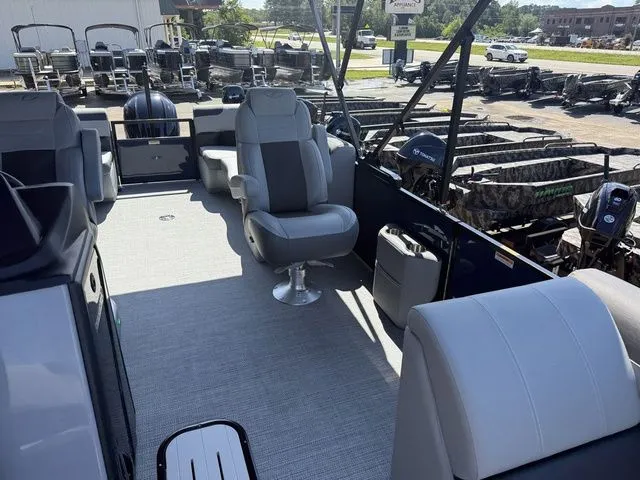 Slide: The Image of Veranda VR22RC XL 2026 - 12