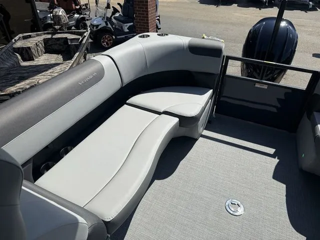 Slide: The Image of Veranda VR22RC XL 2026 - 16