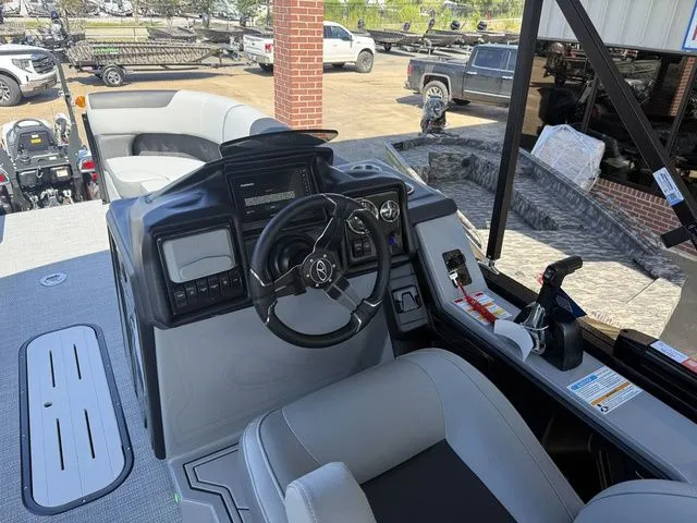 Slide: The Image of Veranda VR22RC XL 2026 - 17