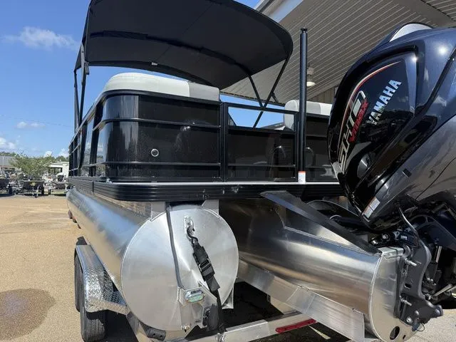 Slide: The Image of Veranda VR22RC XL 2026 - 8