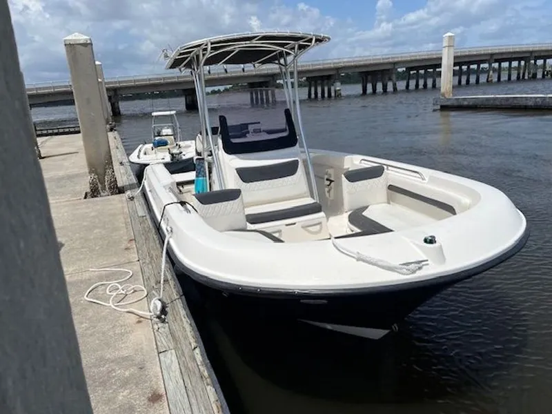 Slide: The Image of Bayliner Trophy CC 22 2022 - 0