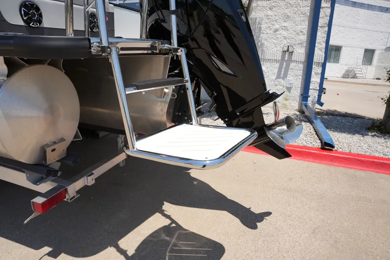 Slide: The Image of Harris Sunliner 230 2026 - 7