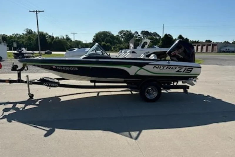Slide: The Image of 2020 Nitro Z19 Sport boat with Mercury Pro XS 200 engine. - 3