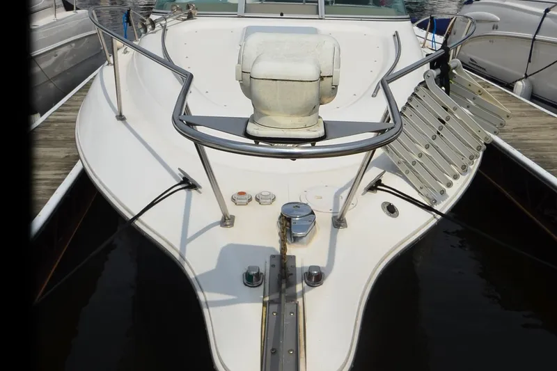 Slide: The Image of Front view of a 2000 Larson Cabrio 290 boat docked at a marina. - 5