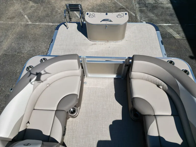 Slide: The Image of Tahoe LTZ QL21T 2024 - 15