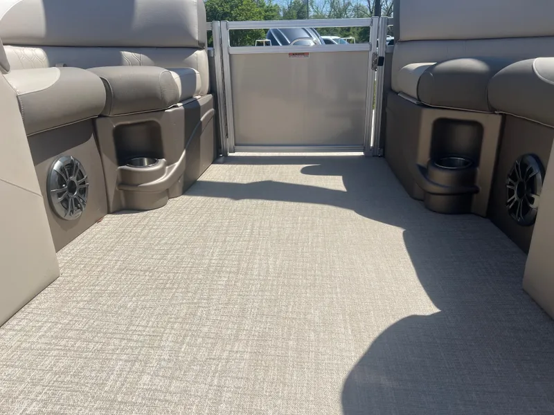 Slide: The Image of Tahoe LTZ QL21T 2024 - 23